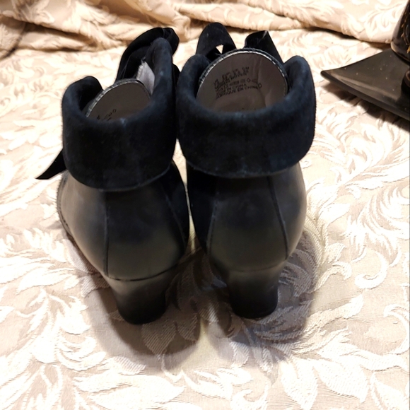 🐈⬛ Glorious RARE Vintage Hush Puppies Velvet Ribbon Spectator Booties - 7.5M - Picture 11 of 16